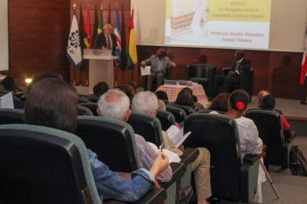 Público presente ao lançamento. Foto: CPLP.