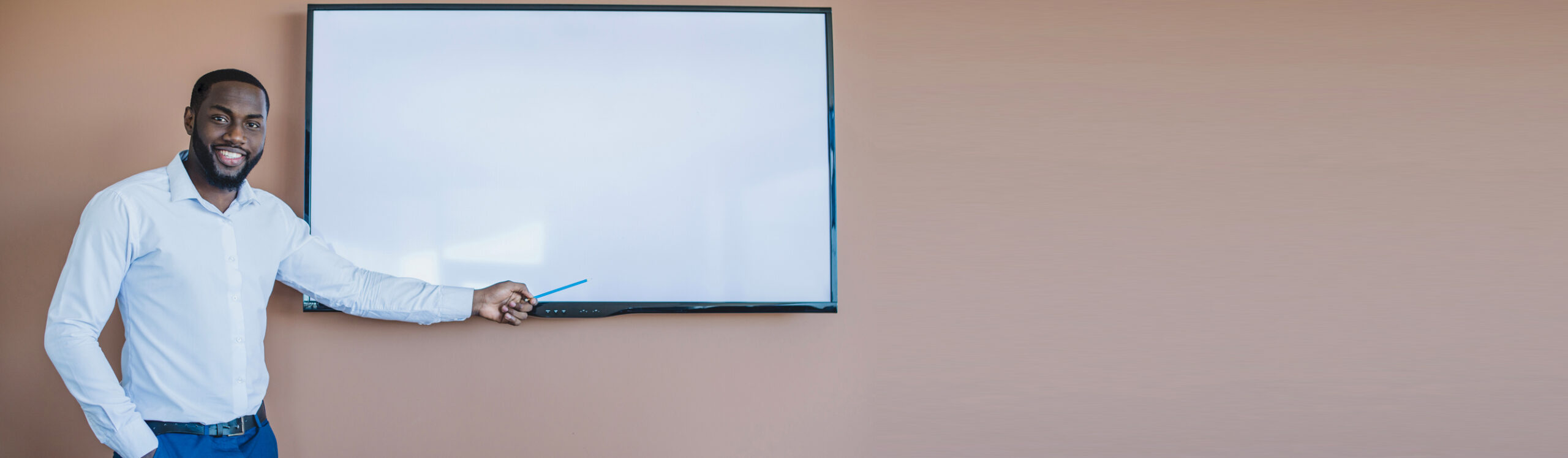 Imagem referente a postagem de título Unilab lança concurso com oito vagas para professores