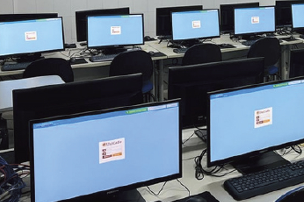 Parque tecnológico do Laboratório de Informática III dos...