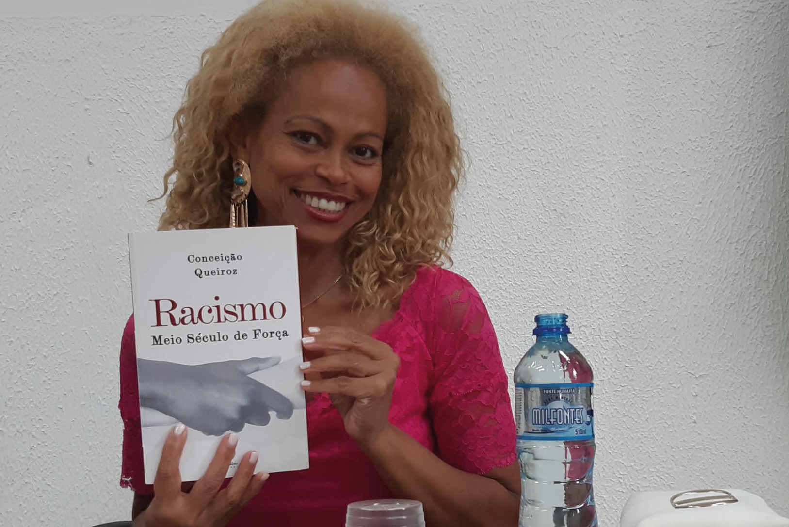 Jornalista moçambicana apresentou o livro “Racismo: meio...